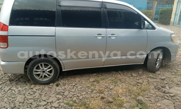 Nunua Ilio tumika Toyota Noah Fedha Gari ndani ya Nairobi nchini Nairobi