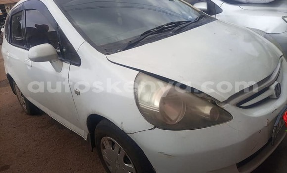 Nunua Ilio tumika Honda Fit Nyeupe Gari ndani ya Nairobi nchini Nairobi
