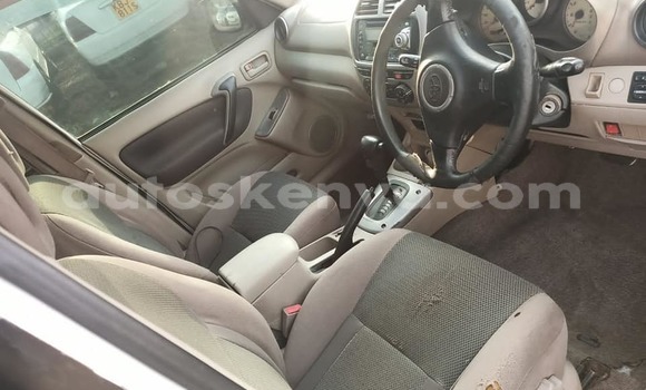 Nunua Ilio tumika Toyota RAV4 Nyeupe Gari ndani ya Nairobi nchini Nairobi Nunua Ilio tumika Toyota RAV4 Nyeupe Gari ndani ya Nairobi nchini Nairobi