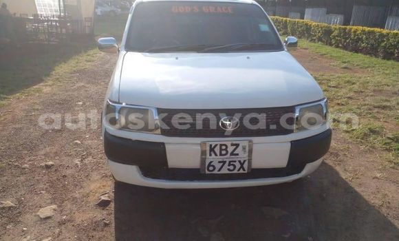 Oofamaa Toyota Probox White Makiinaa iti Nyeri keessatti Central Kenya keessatti