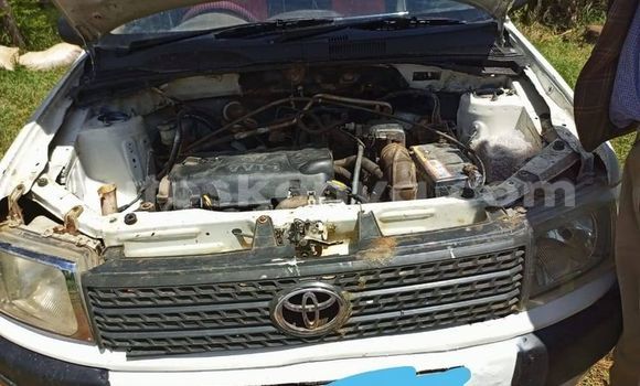 Oofamaa Toyota Probox White Makiinaa iti Nyeri keessatti Central Kenya keessatti Oofamaa Toyota Probox White Makiinaa iti Nyeri keessatti Central Kenya keessatti