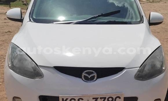 Oofamaa Mazda Demio White Makiinaa iti Nairobi keessatti Nairobi keessatti