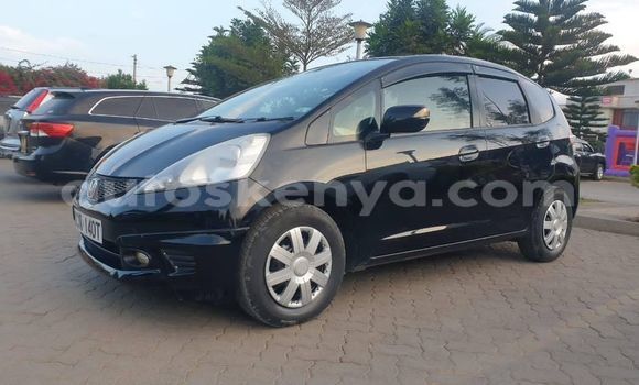 Oofamaa Honda Fit White Makiinaa iti Nairobi keessatti Nairobi keessatti