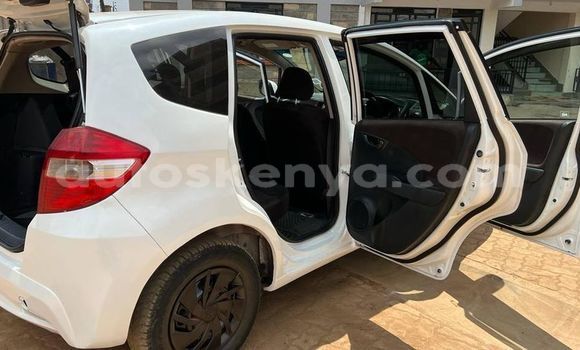 Nunua Ilio tumika Honda Fit Nyeupe Gari ndani ya Nairobi nchini Nairobi Nunua Ilio tumika Honda Fit Nyeupe Gari ndani ya Nairobi nchini Nairobi