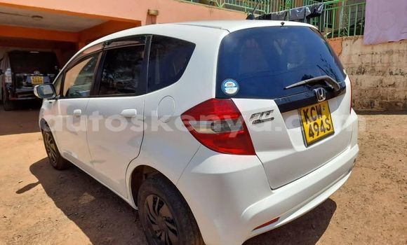 Nunua Ilio tumika Honda Fit Nyeupe Gari ndani ya Nairobi nchini Nairobi Nunua Ilio tumika Honda Fit Nyeupe Gari ndani ya Nairobi nchini Nairobi