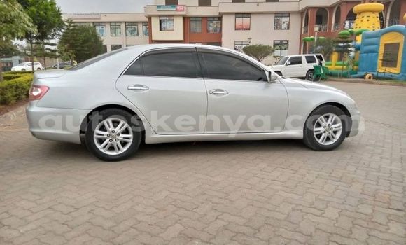 Oofamaa Toyota Mark X Silver Makiinaa iti Nairobi keessatti Nairobi keessatti