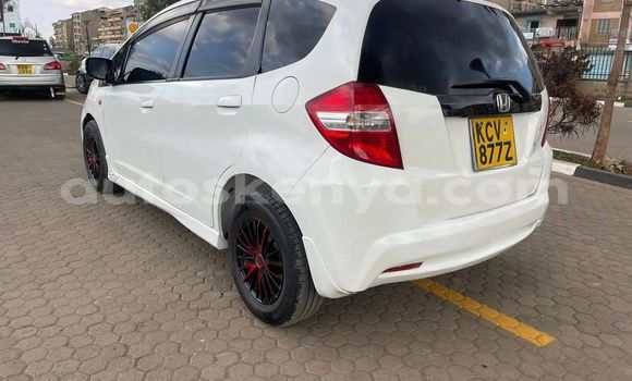Buy Used Honda Fit White Car in Nairobi in Nairobi