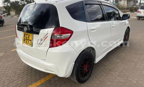 Nunua Ilio tumika Honda Fit Nyeupe Gari ndani ya Nairobi nchini Nairobi Nunua Ilio tumika Honda Fit Nyeupe Gari ndani ya Nairobi nchini Nairobi