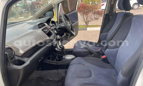 Nunua Ilio tumika Honda Fit Nyeupe Gari ndani ya Nairobi nchini Nairobi Nunua Ilio tumika Honda Fit Nyeupe Gari ndani ya Nairobi nchini Nairobi