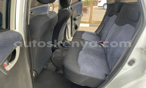 Nunua Ilio tumika Honda Fit Nyeupe Gari ndani ya Nairobi nchini Nairobi Nunua Ilio tumika Honda Fit Nyeupe Gari ndani ya Nairobi nchini Nairobi