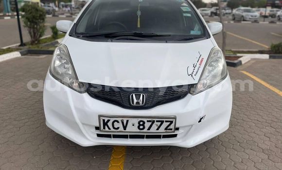 Nunua Ilio tumika Honda Fit Nyeupe Gari ndani ya Nairobi nchini Nairobi Nunua Ilio tumika Honda Fit Nyeupe Gari ndani ya Nairobi nchini Nairobi