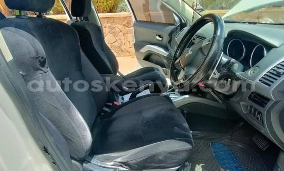 Nunua Ilio tumika Mitsubishi Outlander Nyeupe Gari ndani ya Nairobi nchini Nairobi Nunua Ilio tumika Mitsubishi Outlander Nyeupe Gari ndani ya Nairobi nchini Nairobi