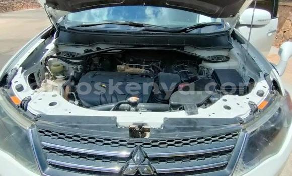 Nunua Ilio tumika Mitsubishi Outlander Nyeupe Gari ndani ya Nairobi nchini Nairobi Nunua Ilio tumika Mitsubishi Outlander Nyeupe Gari ndani ya Nairobi nchini Nairobi