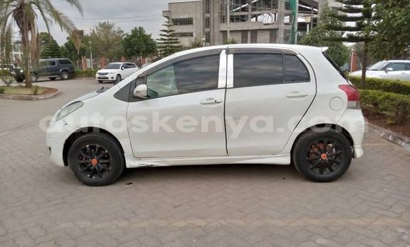 Nunua Ilio tumika Toyota Vitz Nyeupe Gari ndani ya Nairobi nchini Nairobi