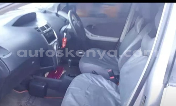 Nunua Ilio tumika Toyota Vitz Fedha Gari ndani ya Mombasa nchini Kenya ya Pwani Nunua Ilio tumika Toyota Vitz Fedha Gari ndani ya Mombasa nchini Kenya ya Pwani