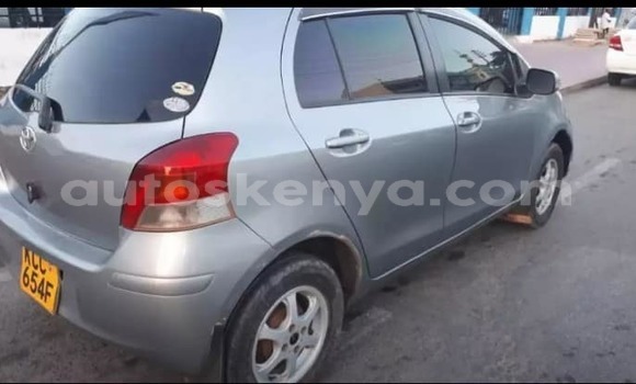 Nunua Ilio tumika Toyota Vitz Fedha Gari ndani ya Mombasa nchini Kenya ya Pwani Nunua Ilio tumika Toyota Vitz Fedha Gari ndani ya Mombasa nchini Kenya ya Pwani