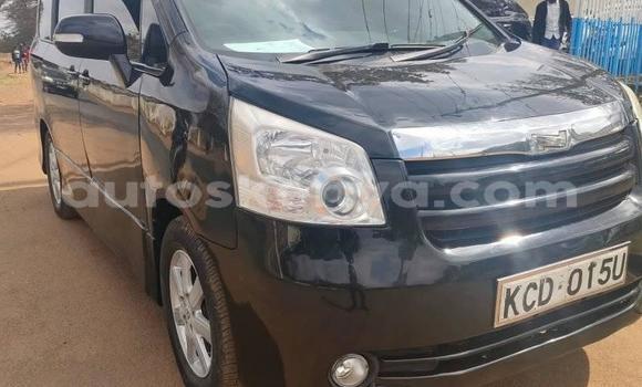 Oofamaa Toyota Noah Black Makiinaa iti Nairobi keessatti Nairobi keessatti