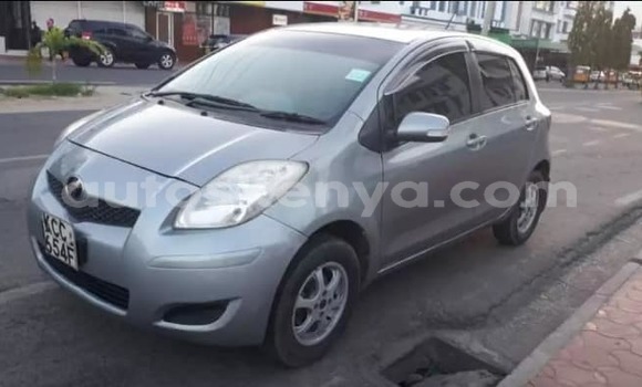 Nunua Ilio tumika Toyota Vitz Fedha Gari ndani ya Mombasa nchini Kenya ya Pwani Nunua Ilio tumika Toyota Vitz Fedha Gari ndani ya Mombasa nchini Kenya ya Pwani