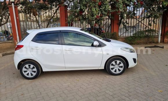 Buy Used Mazda Demio White Car in Nairobi in Nairobi