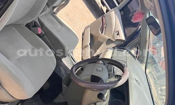 Oofamaa Toyota ISIS Blue Makiinaa iti Nairobi keessatti Nairobi keessatti Oofamaa Toyota ISIS Blue Makiinaa iti Nairobi keessatti Nairobi keessatti