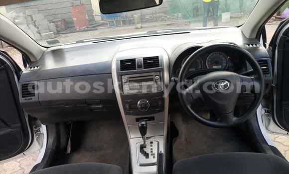 Oofamaa Toyota Fielder White Makiinaa iti Nairobi keessatti Nairobi keessatti Oofamaa Toyota Fielder White Makiinaa iti Nairobi keessatti Nairobi keessatti