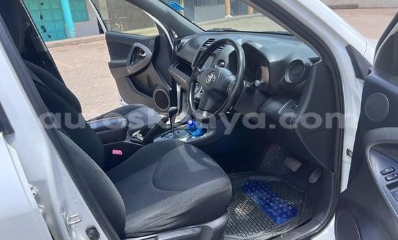 Oofamaa Toyota RAV4 White Makiinaa iti Nairobi keessatti Nairobi keessatti Oofamaa Toyota RAV4 White Makiinaa iti Nairobi keessatti Nairobi keessatti