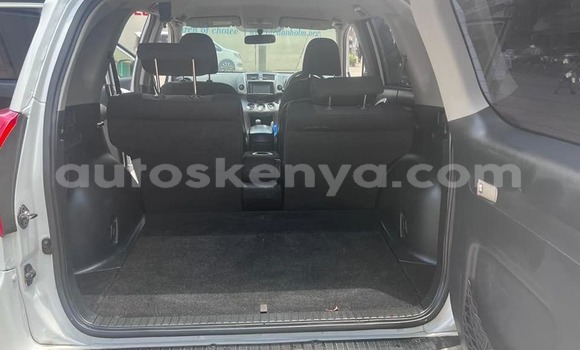 Oofamaa Toyota RAV4 White Makiinaa iti Nairobi keessatti Nairobi keessatti Oofamaa Toyota RAV4 White Makiinaa iti Nairobi keessatti Nairobi keessatti