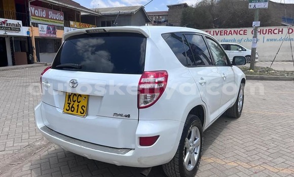 Oofamaa Toyota RAV4 White Makiinaa iti Nairobi keessatti Nairobi keessatti Oofamaa Toyota RAV4 White Makiinaa iti Nairobi keessatti Nairobi keessatti