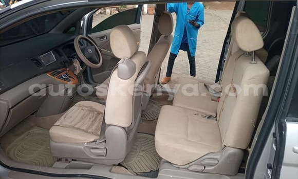 Oofamaa Toyota ISIS Silver Makiinaa iti Nairobi keessatti Nairobi keessatti Oofamaa Toyota ISIS Silver Makiinaa iti Nairobi keessatti Nairobi keessatti