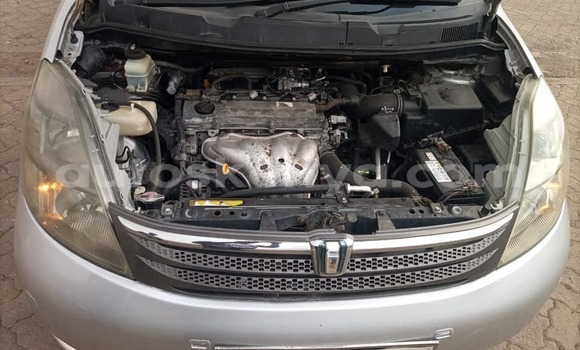 Oofamaa Toyota ISIS Silver Makiinaa iti Nairobi keessatti Nairobi keessatti Oofamaa Toyota ISIS Silver Makiinaa iti Nairobi keessatti Nairobi keessatti