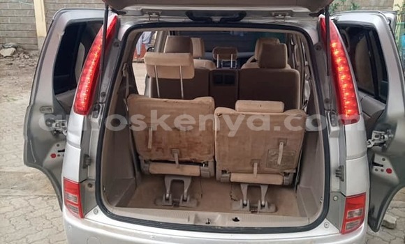 Oofamaa Toyota ISIS Silver Makiinaa iti Nairobi keessatti Nairobi keessatti Oofamaa Toyota ISIS Silver Makiinaa iti Nairobi keessatti Nairobi keessatti