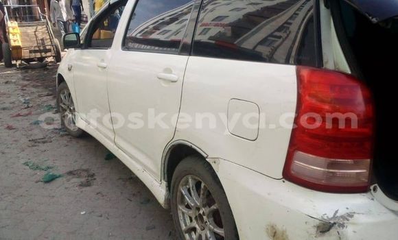 Nunua Ilio tumika Toyota Wish Nyeupe Gari ndani ya Nairobi nchini Nairobi