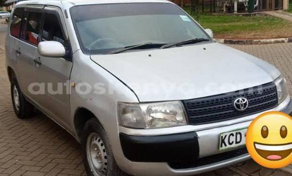 Oofamaa Toyota Probox Silver Makiinaa iti Nairobi keessatti Nairobi keessatti