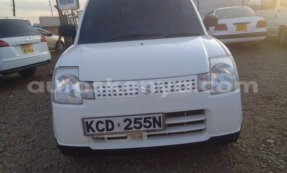 Oofamaa Suzuki Alto White Makiinaa iti Nairobi keessatti Nairobi keessatti