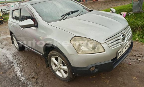 Oofamaa Nissan Dualis Silver Makiinaa iti Nairobi keessatti Nairobi keessatti