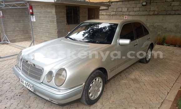 Nunua Ilio tumika Mercedes‒Benz E–Class Fedha Gari ndani ya Nairobi nchini Nairobi