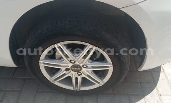 Nunua Ilio tumika Toyota Belta Nyeupe Gari ndani ya Mombasa nchini Kenya ya Pwani Nunua Ilio tumika Toyota Belta Nyeupe Gari ndani ya Mombasa nchini Kenya ya Pwani