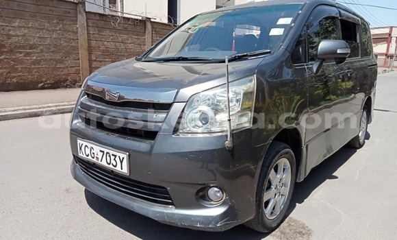 Nunua Ilio tumika Toyota Noah Nyeusi Gari ndani ya Nairobi nchini Nairobi