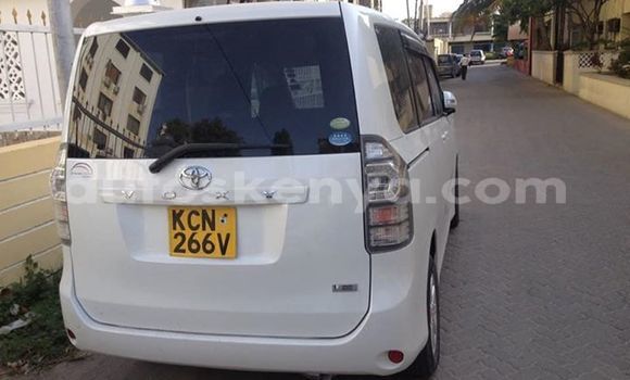 Nunua Ilio tumika Toyota Voxy Nyeupe Gari ndani ya Mombasa nchini Kenya ya Pwani Nunua Ilio tumika Toyota Voxy Nyeupe Gari ndani ya Mombasa nchini Kenya ya Pwani