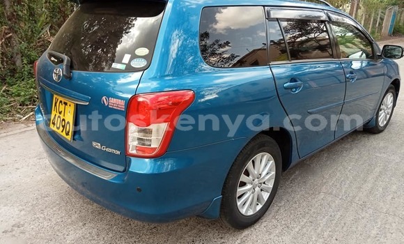 Oofamaa Toyota Fielder Blue Makiinaa iti Nairobi keessatti Nairobi keessatti