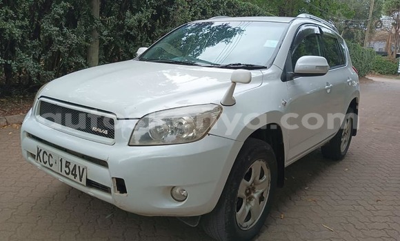 Nunua Ilio tumika Toyota RAV4 Nyeupe Gari ndani ya Nairobi nchini Nairobi