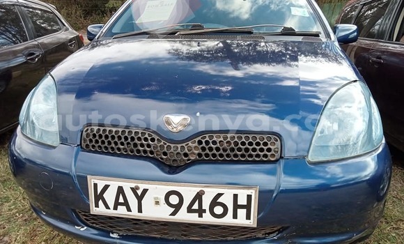 Nunua Ilio tumika Toyota Vitz Bluu Gari ndani ya Nairobi nchini Nairobi