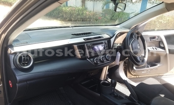 Oofamaa Toyota RAV4 Silver Makiinaa iti Mombasa keessatti Coastal Kenya keessatti Oofamaa Toyota RAV4 Silver Makiinaa iti Mombasa keessatti Coastal Kenya keessatti