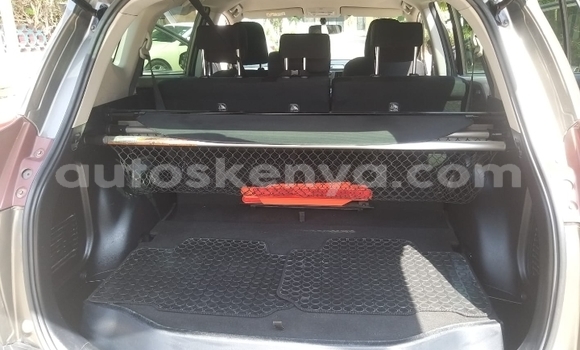 Oofamaa Toyota RAV4 Silver Makiinaa iti Mombasa keessatti Coastal Kenya keessatti Oofamaa Toyota RAV4 Silver Makiinaa iti Mombasa keessatti Coastal Kenya keessatti