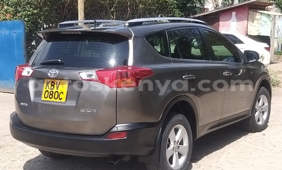 Oofamaa Toyota RAV4 Silver Makiinaa iti Mombasa keessatti Coastal Kenya keessatti Oofamaa Toyota RAV4 Silver Makiinaa iti Mombasa keessatti Coastal Kenya keessatti