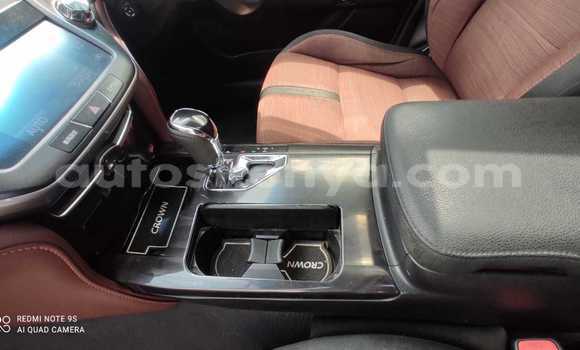 Haaraa Toyota Crown Black Makiinaa iti Mombasa keessatti Coastal Kenya keessatti Haaraa Toyota Crown Black Makiinaa iti Mombasa keessatti Coastal Kenya keessatti