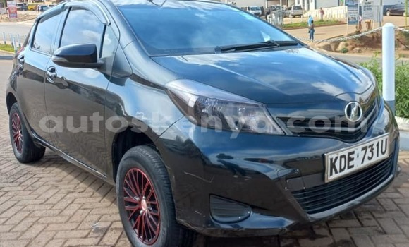 Oofamaa Toyota Vitz Black Makiinaa iti Nairobi keessatti Nairobi keessatti