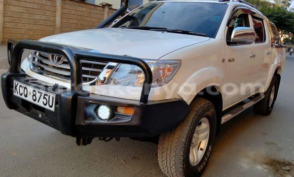 Buy Used Toyota Hilux White Car in Nairobi in Nairobi