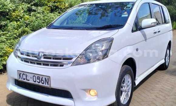 Oofamaa Toyota ISIS White Makiinaa iti Nairobi keessatti Nairobi keessatti