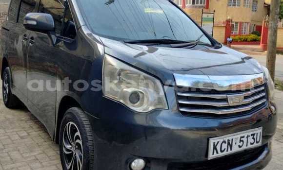 Oofamaa Toyota Noah Black Makiinaa iti Nairobi keessatti Nairobi keessatti